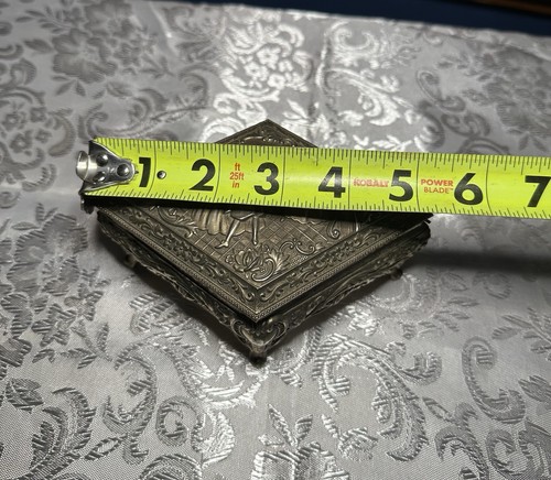 Scatola portagioie vintage argento Repousse Diamond con velluto rosso, figure vittoriane ~ Giappone - Foto 8 di 10