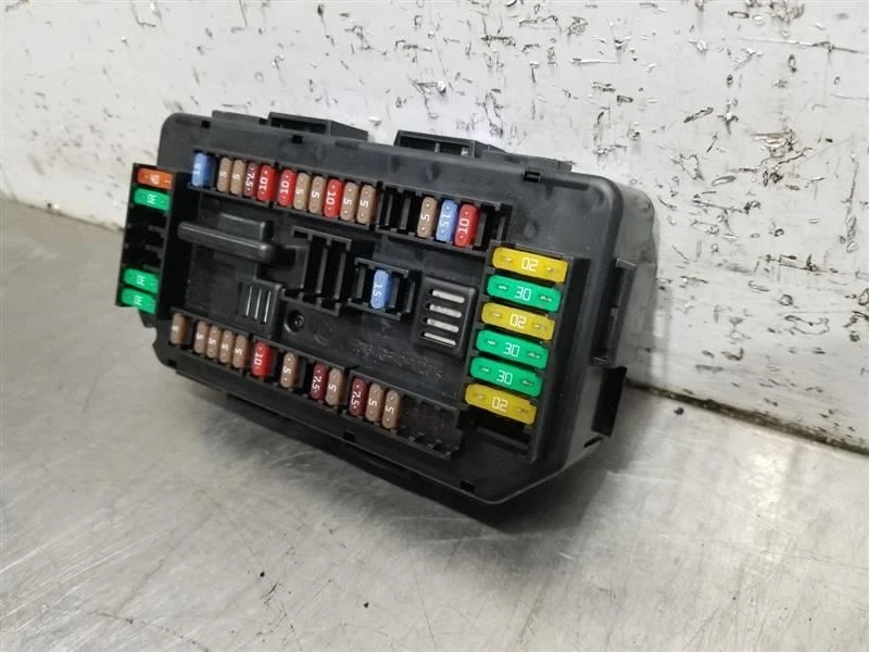 16 2016 BMW M235I ENGINE FUSE BOX - Image 4 of 4