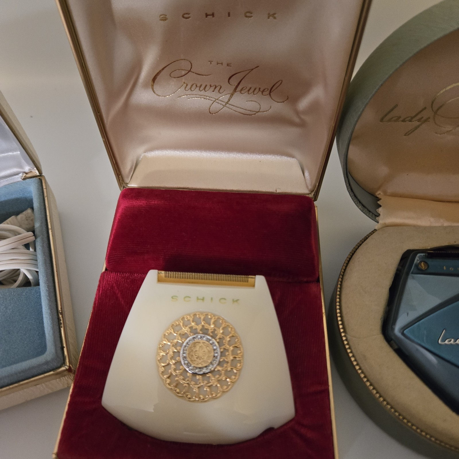 *Lot Of 5* Vintage Womens Razors: Lady Schick, Norelco, Lady Ronson, Remington