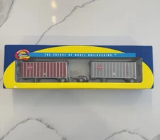 Athearn 91048 McLean 28’ Wedge Trailers & Dolly 1/87 HO Scale New In Box