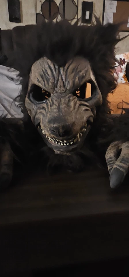 Máscara y manos Ware Wolf Foto 2 de 4