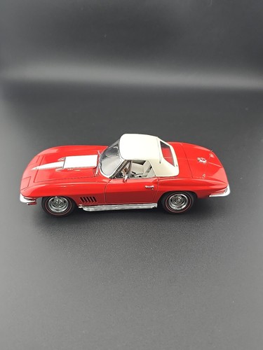 Danbury Mint 1967 Chevrolet Corvette Convertible Red 1:24 Scale - Imagen 7 de 20