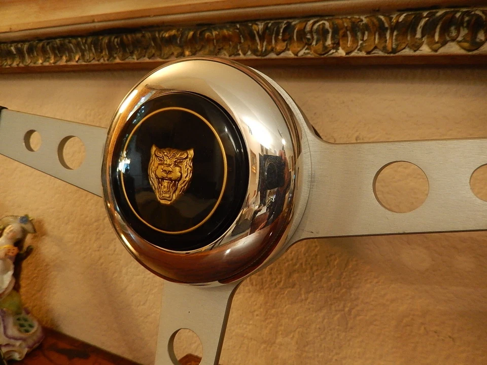 Se adapta a Jaguar XJS 1975-89 "Daytona" volante + buje + botón bocina nuevo nuevo en stock Foto 3 de 4