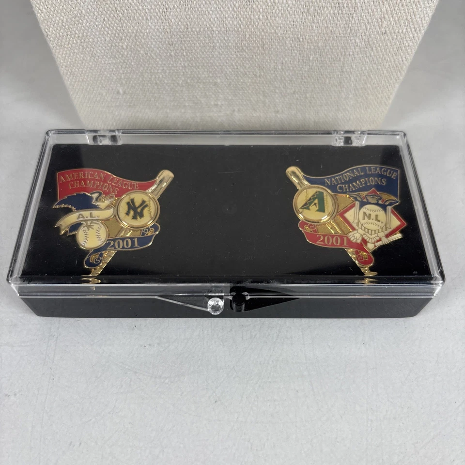 2001 World Series Diamondbacks Yankees Commemorative Pins - Image 3 of 4