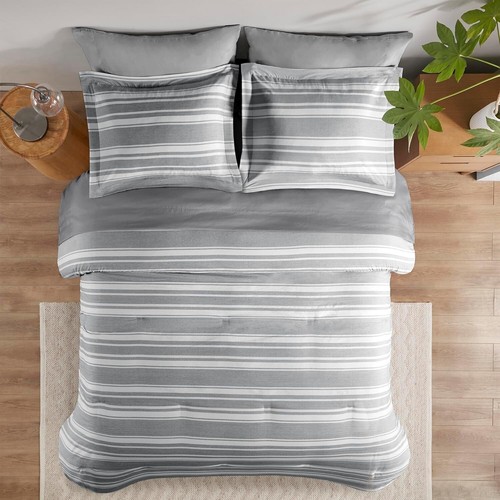 Luxurious 7-Piece Full Bedding Set - Lightweight Striped Comforter & Sheets - Picture 9 of 9