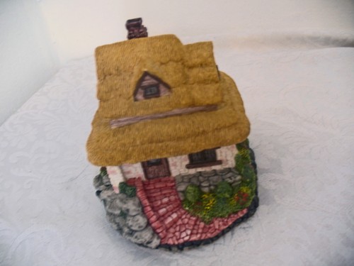 Canterbury Inn, Olde England's Classic Cottages, resin collectibles - Picture 4 of 4