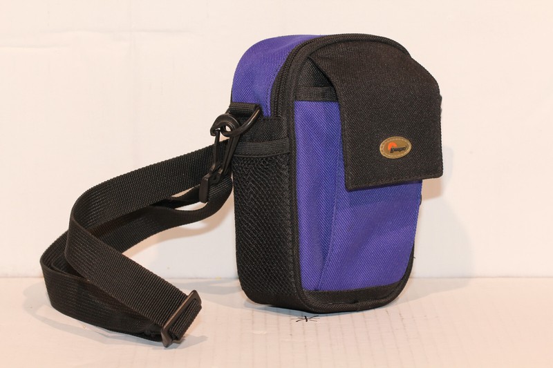 lowpro z30 small camera carry bag with belt loop holster and shoulder strap