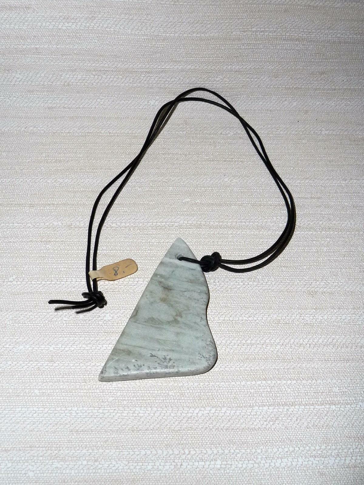 Halskette Anhänger Speckstein marmoriert mit Lederband, GB Dreieck Unikatschmuck