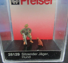 Preiser  HO - Hunter Seated with Dog #28129