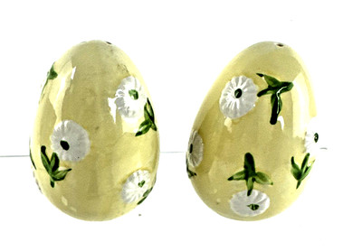 Daisies Eggs Salt Pepper Shakers  Pale Yellow Spring Summer Easter Flowers 3''