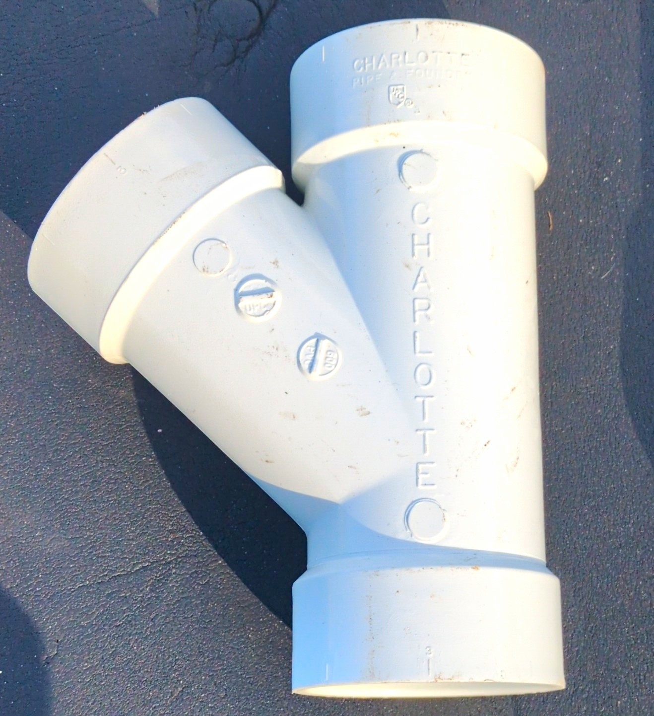 Charlotte PVC 600 Schedule 40 Wye Pipe Fitting, 3"x3"x3", White 