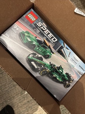 Lego Speed Champions Aston Martin Vantage Safety Car & AMR23 76925