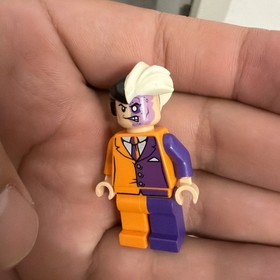 LEGO Two-Face Minifigure 2012 - 6864 - Batmobile Chase **Very Good Condition**