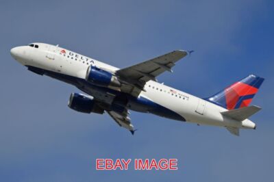 PHOTO  AEROPLANE AIRBUS A319-114 'N315NB' DELTA C/N 1230. BUILT 2000. SEEN DEPAR