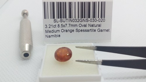 Granate Espesartita de Namidia talla Oval 3.21 Cts - Imagen 2 de 9