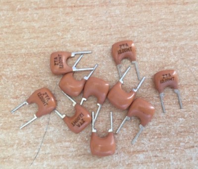 10 x 2 Pin Keramik Resonatoren gebraucht in Oszillatorschaltungen 12mhz Z2038