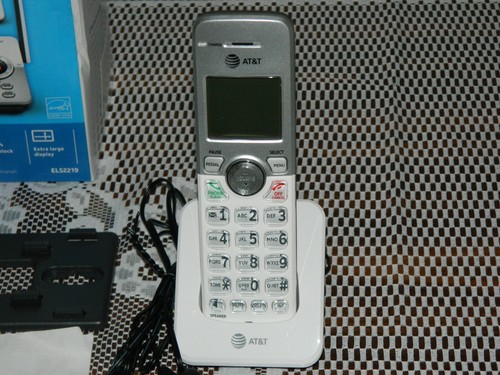 AT&T 2 Handset Answering System Caller ID X-Large Display in Box Slightly Used - Zdjęcie 18 z 19