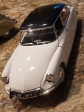 Solido 1963 Citroen DS-19  Collectible Car in 1:18 Scale Doors Never Opened