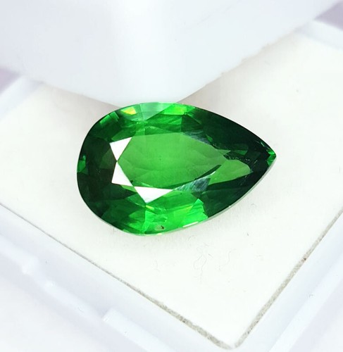Saphir Naturel De 17,24 Carats – Taille émeraude, Vert Bleuté, Certifié GIR – Neuf Sans Emballage
