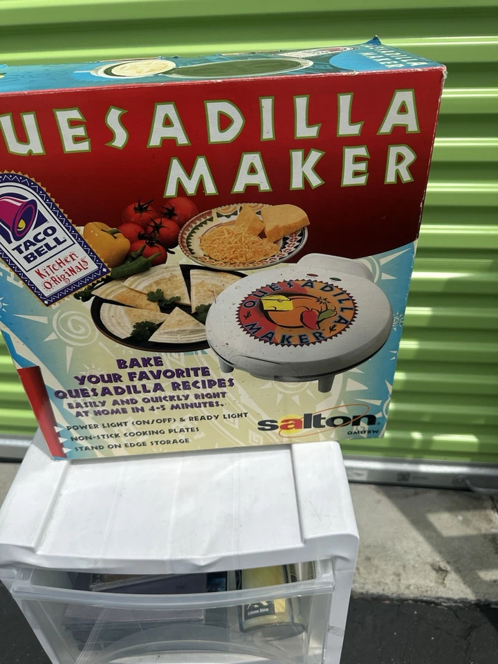 Vintage Quesadilla Maker Salton QM1TB White With Original Box  - Image 2 of 4