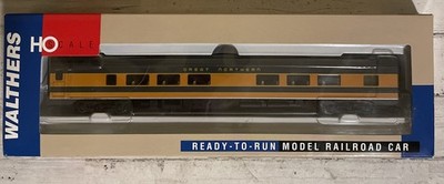 Walthers RTR HO Great Northern Empire Builder 52-Seat Coach 932-6761