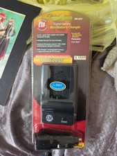 Mini ładowarka do aparatu cyfrowego z europejskim adapterem w zestawie