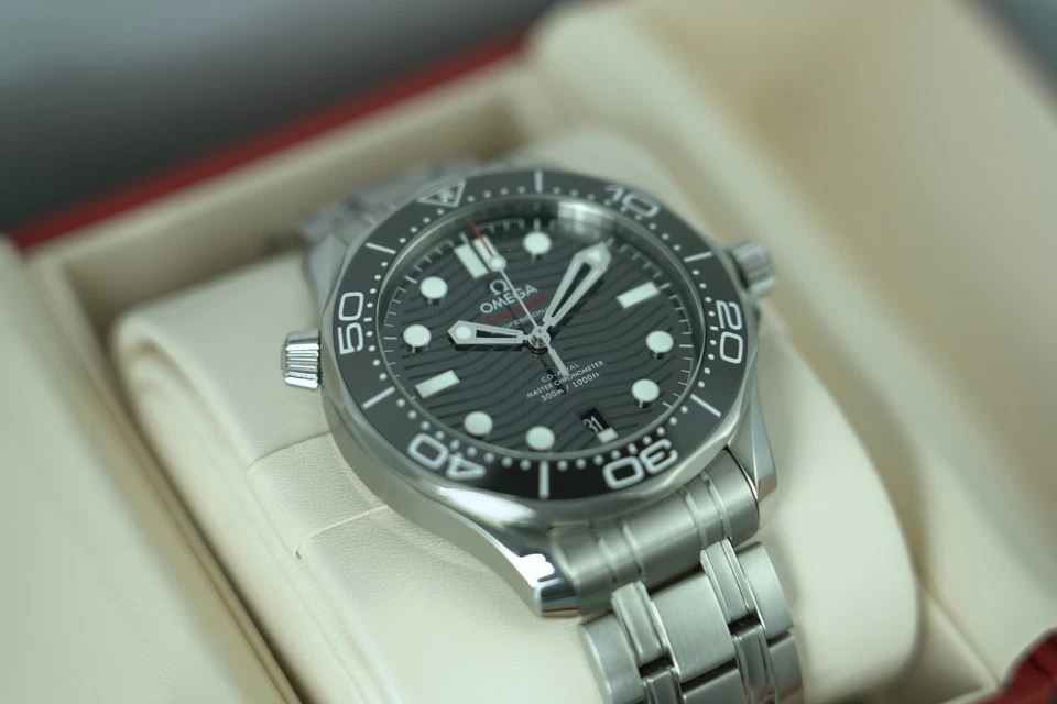 Omega Seamaster Diver 300M 210.30.42.20.01.001, Foto 2 von 5