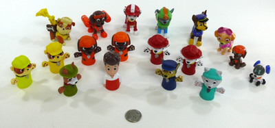 LARGE LOT! 18 Paw Patrol Figures and finger puppets fireman rocky Skye + others