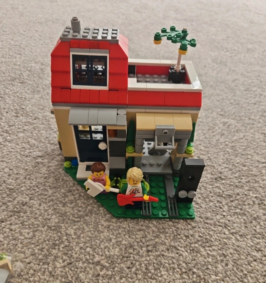 LEGO Creator Modular Poolside Holiday 31067 Complete Model -1 Minifig NO Ins/Box, photo 2 of 5