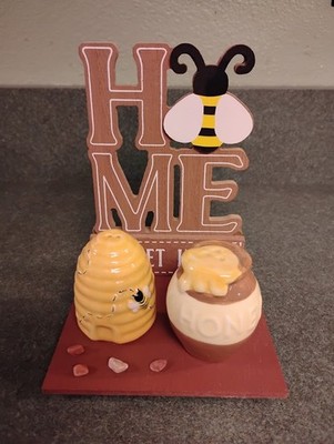 SALT AND PEPPER SHAKERS ON HANDCRAFTED BASE - HONEYCOMB / BEEHIVE & HONEY JAR