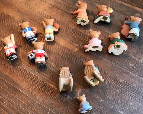 Juego de 12 estatuillas de oso bisque Homco instrumentos deportivos para tocar - Imagen 7 de 11