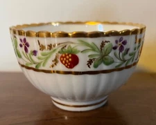 Antique 18th English Worcester Porcelain Tea Cup Bowl Georgian Strawberry Sprig