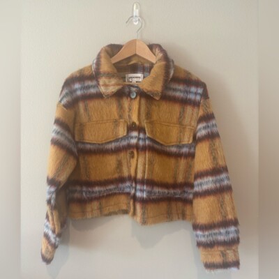 VIGOSS Women s Cropped Tan Fuzzy Button Up Jacket Size Small