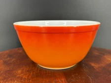 Vintage Pyrex FlameGlo Orange To Red Mixing Bowl 402 Ovenware 1.5 Qt USA