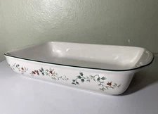 Pfaltzgraff Winterberry Rectangular White Holly Christmas Baker Gift 12in x 8 in