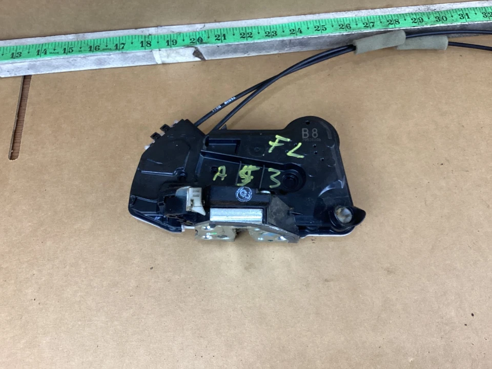 Actuador de pestillo de cerradura de puerta delantera izquierda Toyota Sienna 2015-2020 y manija interior OEM Foto 2 de 4