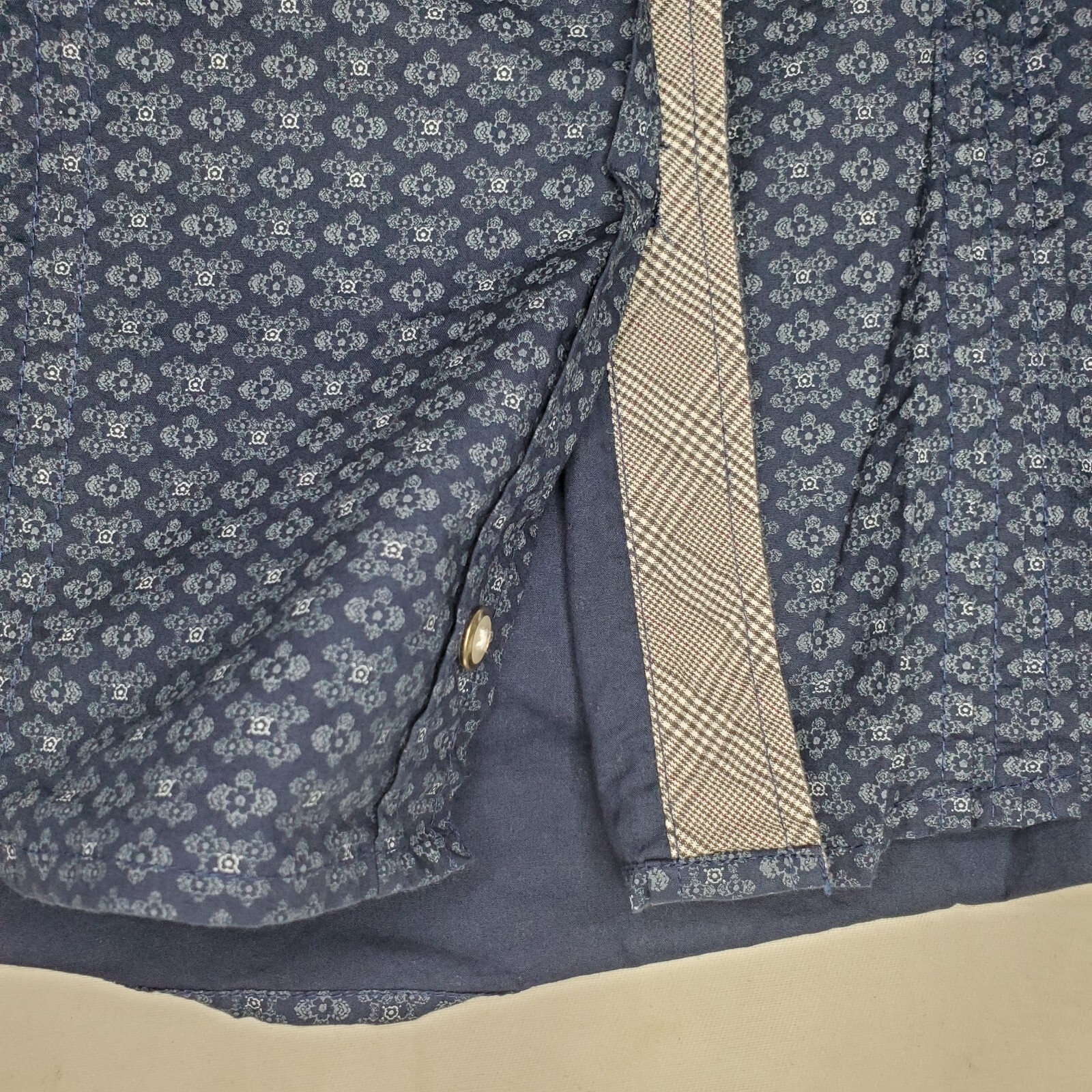 Men's Button Down long sleeve Blue  pattern contr… - image 17