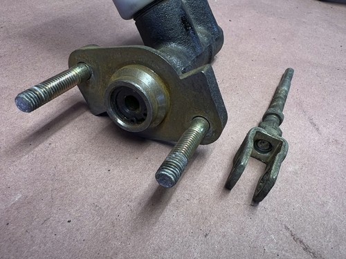 86 Mazda RX7 Clutch Master Cylinder Manual Transmission 5 SPD MT 86-91 - Picture 3 of 7