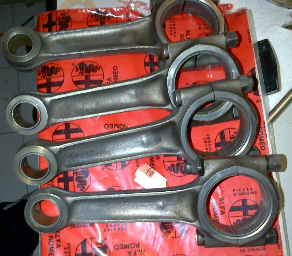 Alfa Romeo Spider, 2.0L Connecting Piston Rods (4)  - Image 2 of 3