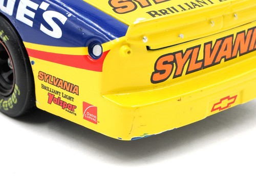 Mike Skinner #31 Lowe's NASCAR Revell 1:24 Diecast - Picture 6 of 7