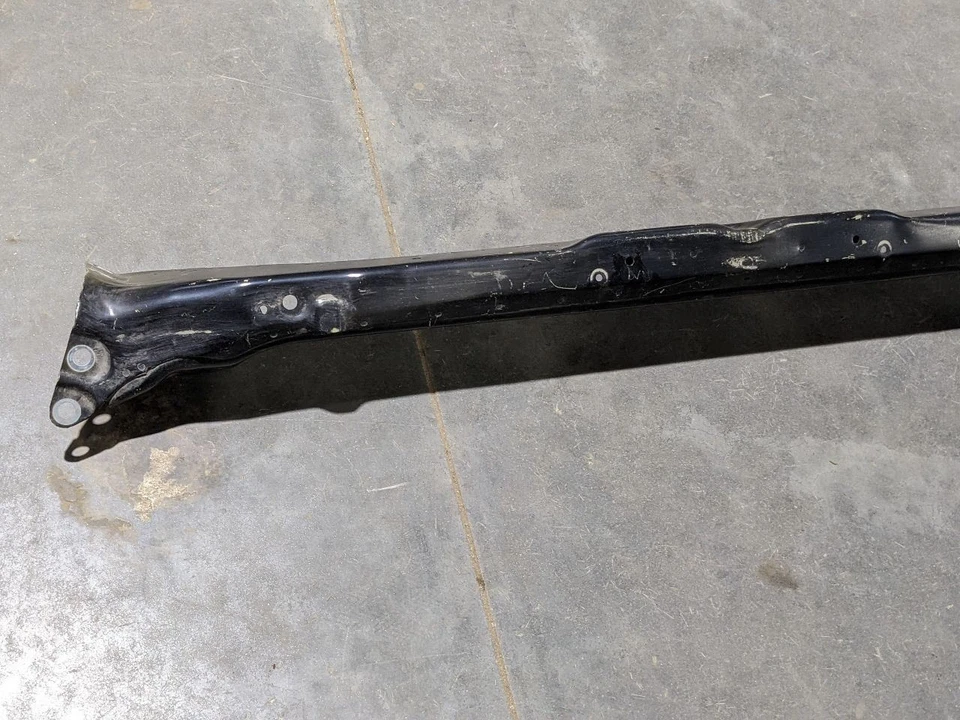 Soporte inferior núcleo radiador compatible con camioneta Sierra 2500 20-25 1176661 Foto 4 de 4