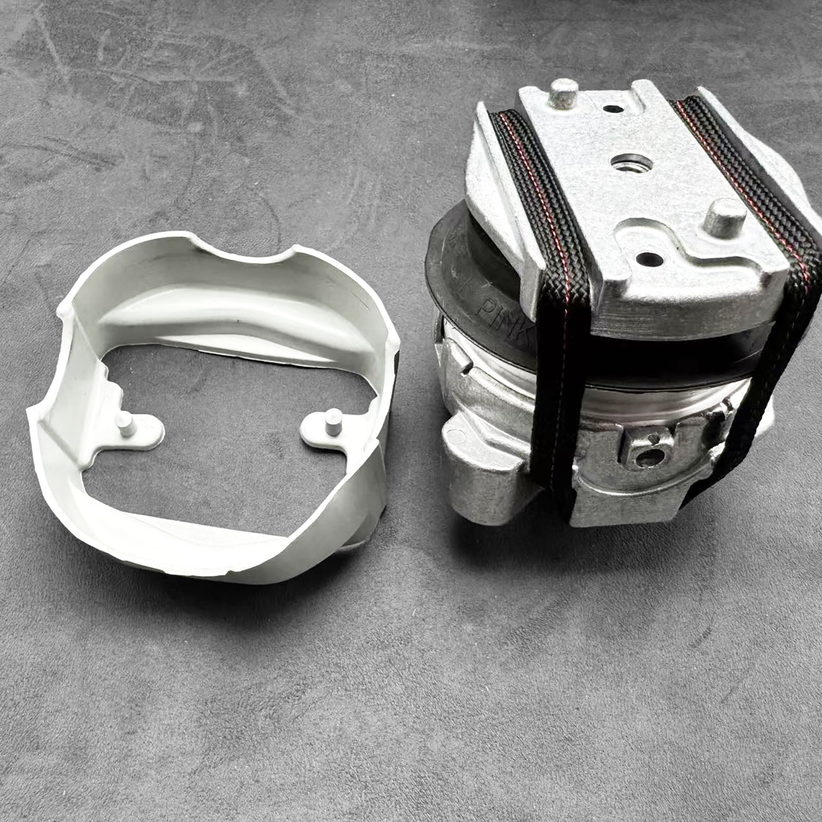 2 X Engine Mount 3W0199381R for Bentley Continental GT GTC Flying Spur 07-22