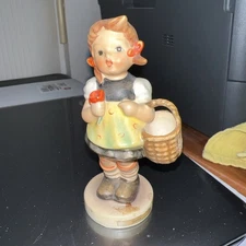 Goebel Hummel Sister 98/2/0 Little Girl With Basket W. Germany Figurine 1962