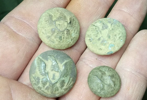 Dug civil war 4 union Eagle Buttons One Infantry the Grove Farm Antietam  button