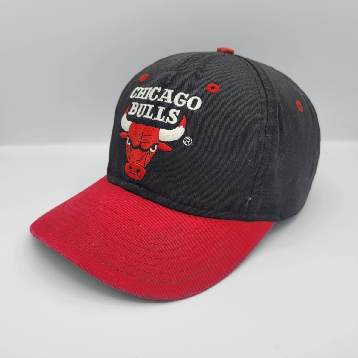 Chicago Bulls Vintage 90s Competitor Snapback Hat - Black