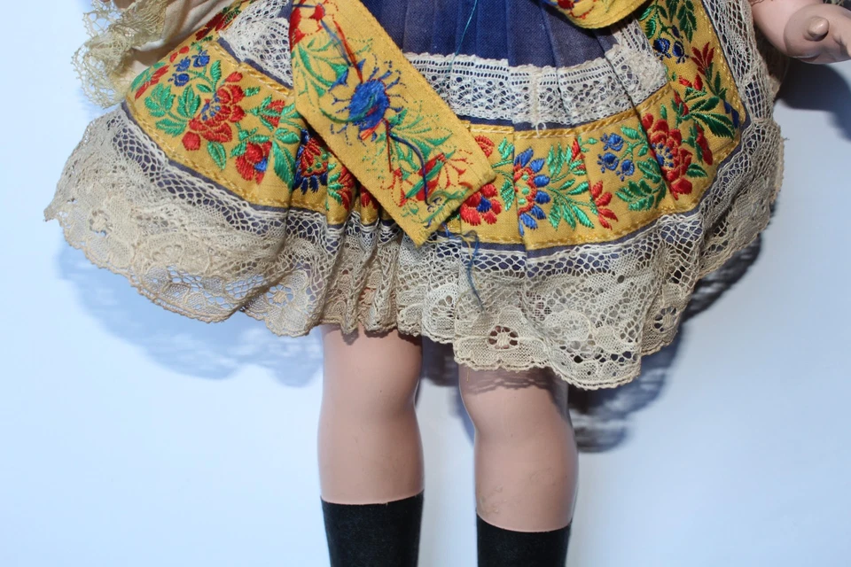 Osteuropäische Trachtenpuppe Polka 45 cm Hartplastik Vintage Tanz Puppe - Bild 4 von 4