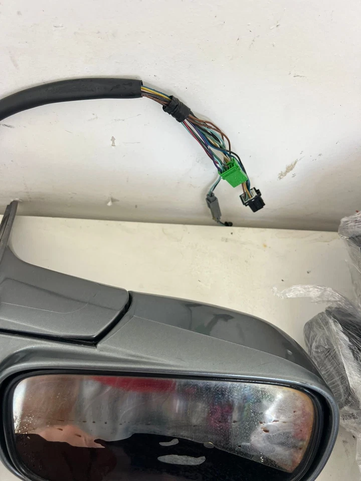 Fits 2003-2005 Cadillac Deville Silver Right Door Mirror - Image 3 of 4