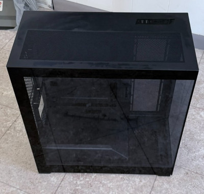 Phanteks NV5 NV ATX Mid Tower Case missing fans glass in tact
