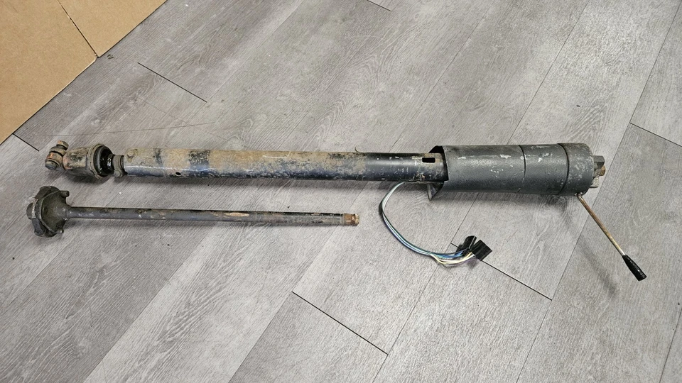 Chevy Impala 1963-64 columna de dirección de cambio de piso sin inclinación con eje intermedio Foto 2 de 4