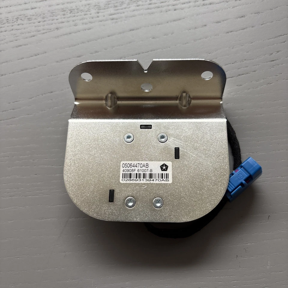Antena GPS Jeep Grand Cherokee/Commander 2008 a 2010 05064470AB Nueva Foto 2 de 4